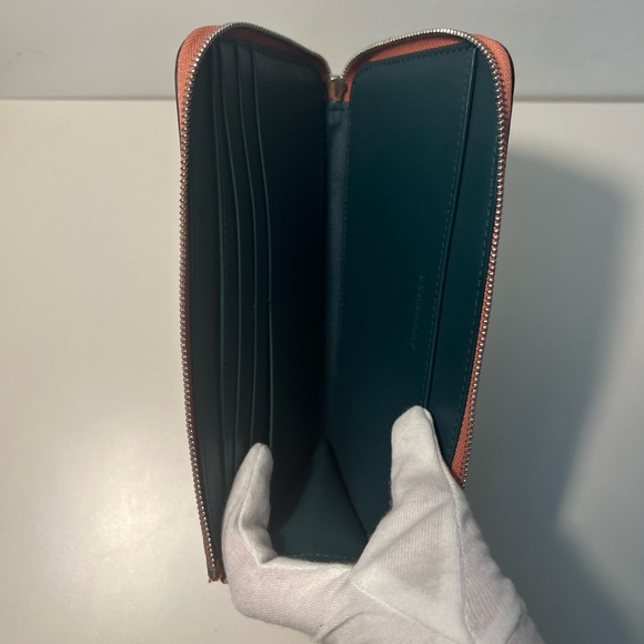 Burberry Marais Abbey Two Tone Leather Zippy Ziparound Wallet Passport Holder - Picture 13 of 16